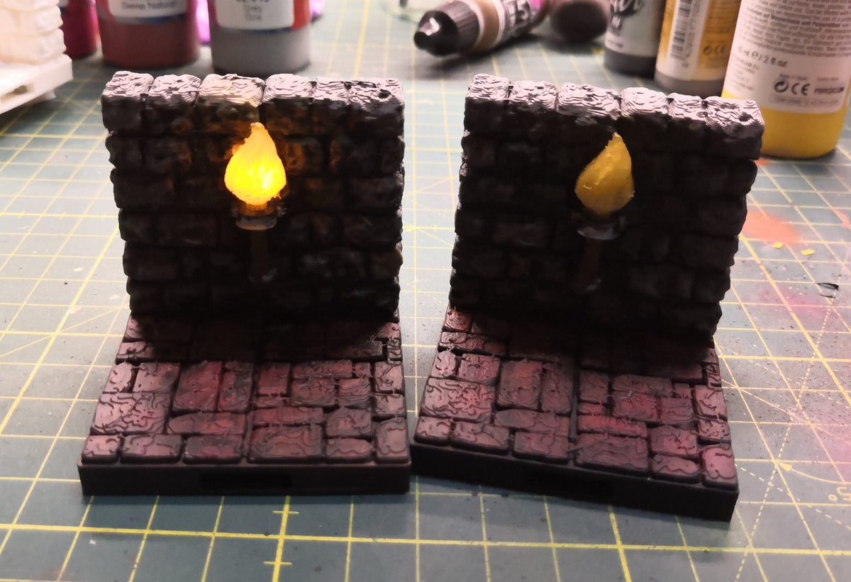 Castle - Wand mit Fackel (LED) 3D gedrucktes Gelände von Fat Dragon Games, Ultimate Dragonlock Scenery oder Terrain für 28mm Tabletop Gaming