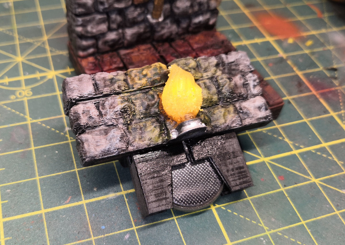 Castle - Wand mit Fackel (LED) 3D gedrucktes Gelände von Fat Dragon Games, Ultimate Dragonlock Scenery oder Terrain für 28mm Tabletop Gaming