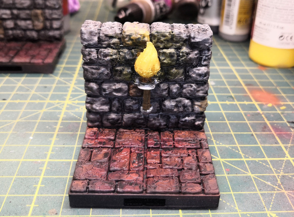 Castle - Wand mit Fackel (LED) 3D gedrucktes Gelände von Fat Dragon Games, Ultimate Dragonlock Scenery oder Terrain für 28mm Tabletop Gaming