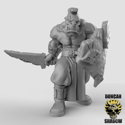 Orks mit Schwert und Schild – 32mm Resin Miniaturen für Tabletop, Wargaming & Pen & Paper | Design by Duncan Shadow